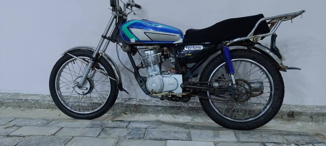 اربعه كير  موديل 19 كهربائياتها شغالة لايت زنون بيها. نظيفة  
مال شغل. وبيها ورقه كفاله عن السرقة 
سعرها 200الف
المكان قضاء الشامية


**إذا كنت صاحب هذا الإعلان وتريد حذفه لأي سبب، رجاءا أرسل رسالة إلى الدعم الفني**