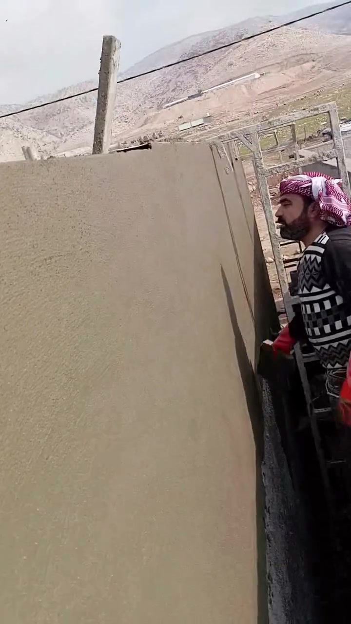 السلام عليكم 
أني بنا حجر ولباخ  وعندي خبرة ببناء الطابوك والبلوك والحدادة.  
شغلي نظيف وسريع والحمد لله، ومستعد أشتغل بأي مكان بدهوك أو ضواحيها.  
اللي يحتاج بنا أو عمال خبرة يراسلني خاص أو على هذا الرقم: [***********]

*کوردی:*
سڵاو هاوڕێیان  
من بەنای بەرد  و کاشیکارم، ئەزموونم هەیە لە بنیاتنانی  و بلۆک و ئاسنگەری.  
کارەکەم پاک و خێرایە، ئامادەم لە دهۆک و دەوروبەری کار بکەم.  
ئەو کەسەی پێویستی بەنای شارەزا هەیە نامەم بۆ بنێرێت لە تایبەت یان پەیوەندی بکات: [***********]
