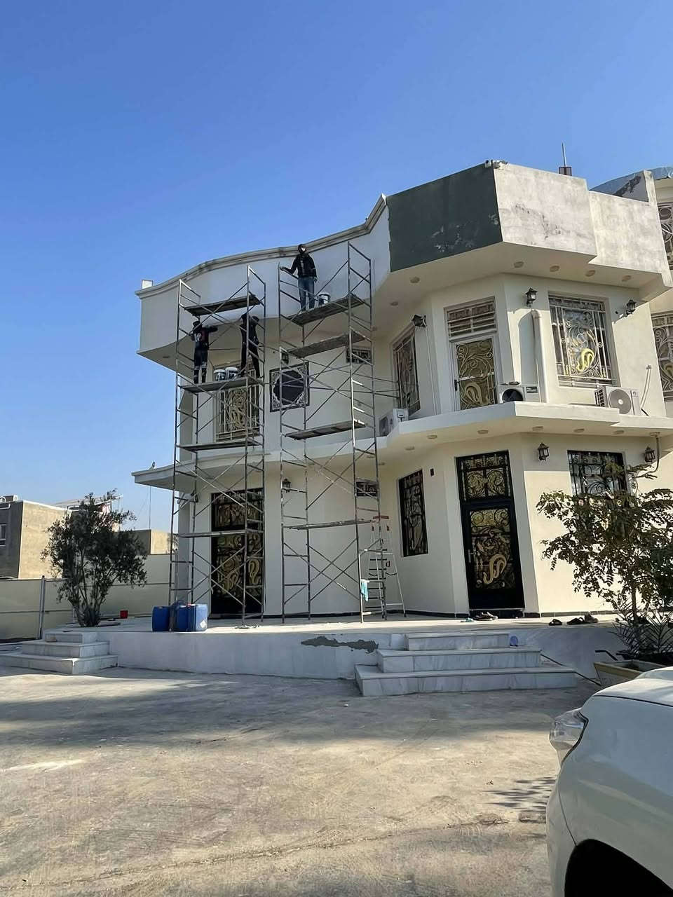 تم بعون الله تسليم الدار في حي الفرات 
دلل بيتك . مع البيت الأنيق 💪♥️
مستعدون لترميم المنازل بمواد وأصباغ  ذات جودة عالية ودقه في العمل والمواعيد 🙂
تصميم وتنفيذ . 
كافة أعمال الجبسن بورد 
سحب بورگ 
بوردكس 
فوم 
سقوف ثانوية 
بديل الخشب 
بديل الرخام 
ترميم وصبغ الدور القديمه 
صبغ وإخفاء  السيراميك 
وكافة أعمال التشطيب 
للإستفسار : يرجى مراسلة البيج أو الإتصال على الرقم التالي 
***********. محمد . 
أبو قمر الگرعاوي
