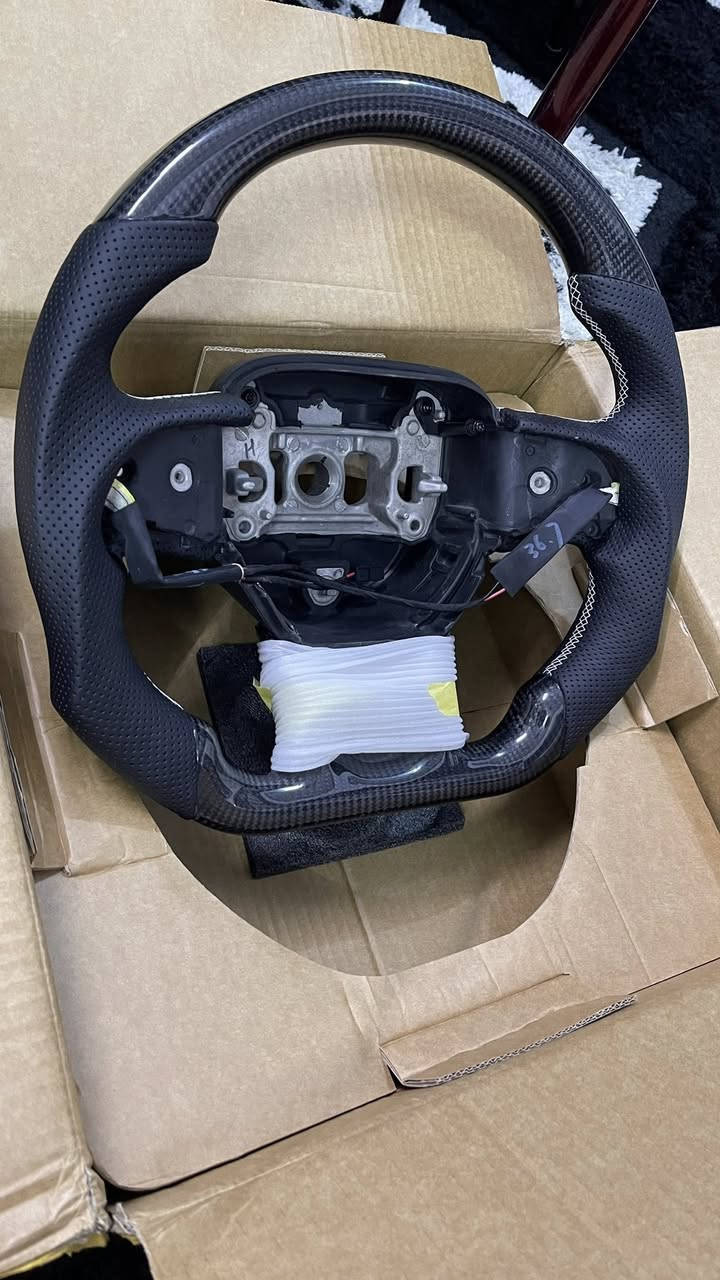 ستيرن رياضي  جديد غير مستخدم
كاربون فايبر الياف حقيقي مع هيتر ستيرن
قطعه اصليه ومانفس الي موجود بالسوگ
تواصل ***********
