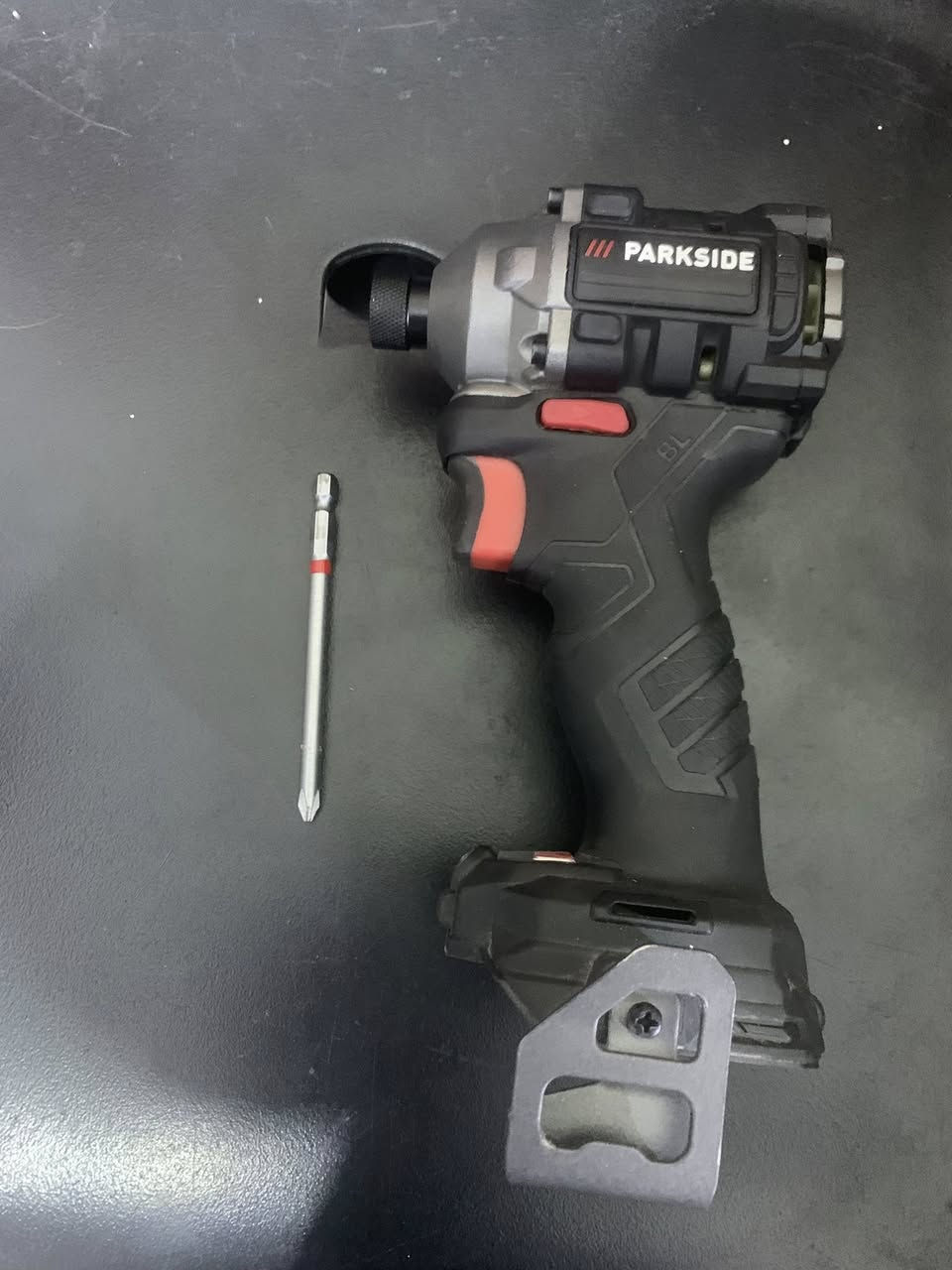 للبيع دريل براك سايد  معه بطاريه لك غير مستعمل السعر 110 ألف المكان الدوره هاتف ***********
