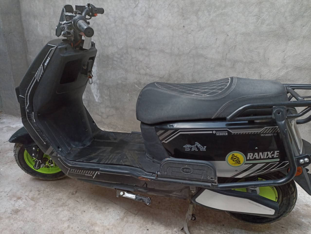 السلام عليكم دراجة شحن للبيع SAW
الدراجة نظيفة أمانة الله 
وسرعتها الحقيقية اني موصل بيها89 كيلو
المدى مالها للشحنه الوحدة من 45 الى50 كيلو
اسم الدراجة ساو موديل 2025 شهر الرابع ماشية تقريبا حيوصل 10 الف كيلو
دراجة قوية وبرغي مفاتح بيها شرط الفحص والبطارية نص عمر تقريبا باقي بيها 
السعر 650 الف وبي مجال
مكاني بغداد
وهذا رقمي للاستفسار
***********
