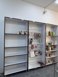 فاترينات • ٦ قطع • ميز زجاج