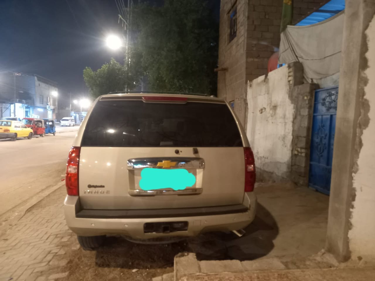 تاهو خليجي وكاله الغانم مديل 2013
بيها مدكر وباب صبغ اثر شخوط والباقي كفاله  
سعر 240 
مكانها البصره حي الحسين على المستطيل
***********
