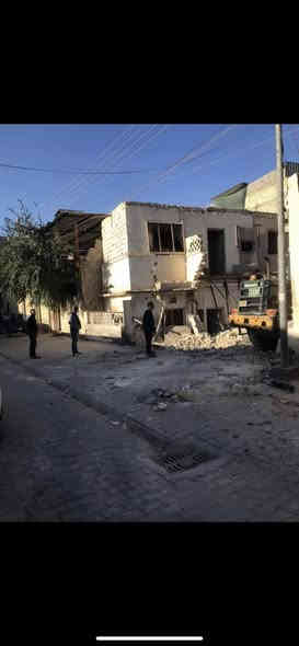 اليوم وبفضل الله 
تم تفليش وهدم بيت بمساحة 150م في (شارع المقاولين ) وتم نقل الأنقاض وقلع الارض ودفنها بالسبيس والاسمنت  وحدلها للأستفسار. ***********  أو  ***********
