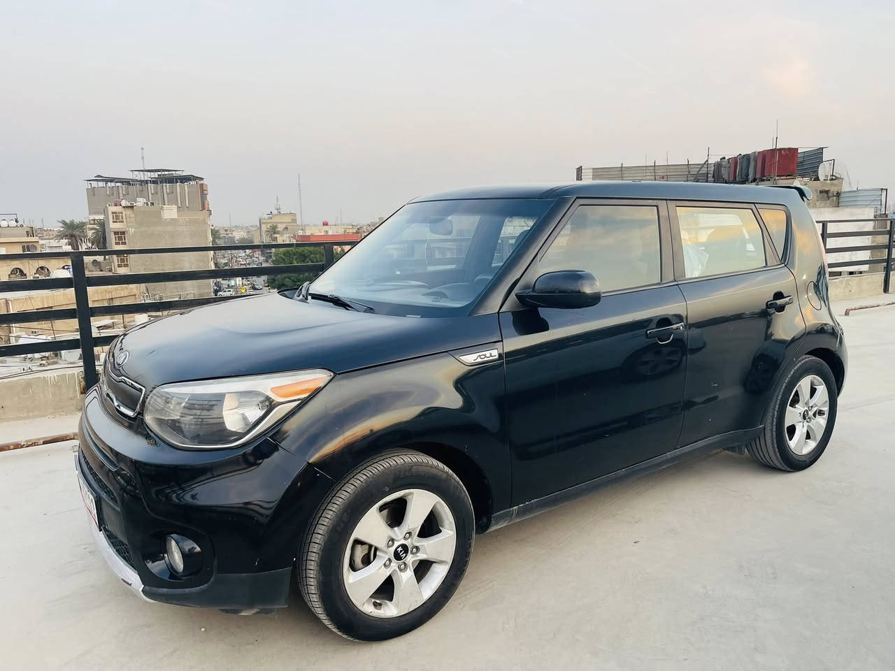 للبيع صول مديل 17وارد امريكي
محرك 1600gdi كير كفالة ادامة كاملة  صدر جديد دواخل اسود ورصاصي نضيف تايرات امامي جدد باله  

سيارة مرتبه بدون آيٰ نواقص تدفئة تبريد ثلج 

رقم بغداد تحويل مباشر غرامات عليهه 700 الف تنزل من حسابهاا السعر117 وبيها مجال. 

العنوان واسط  الصويرة 

***********
