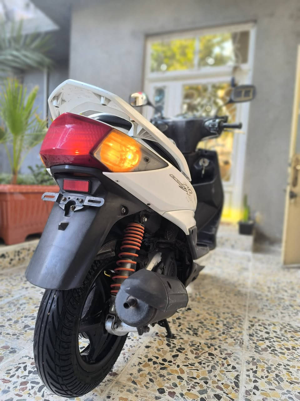 السلام عليكم اخوان دراجة سكنس فحل  نضيفة مرتبة كاملة كهربائيات كفرات نضيفه 70% من الاخير جلبه مال مشي سعرها ٦٥٠ وبيها مجال مكاني بغداد حي النصر *********** هذا رقمي والخاص مفتوح
