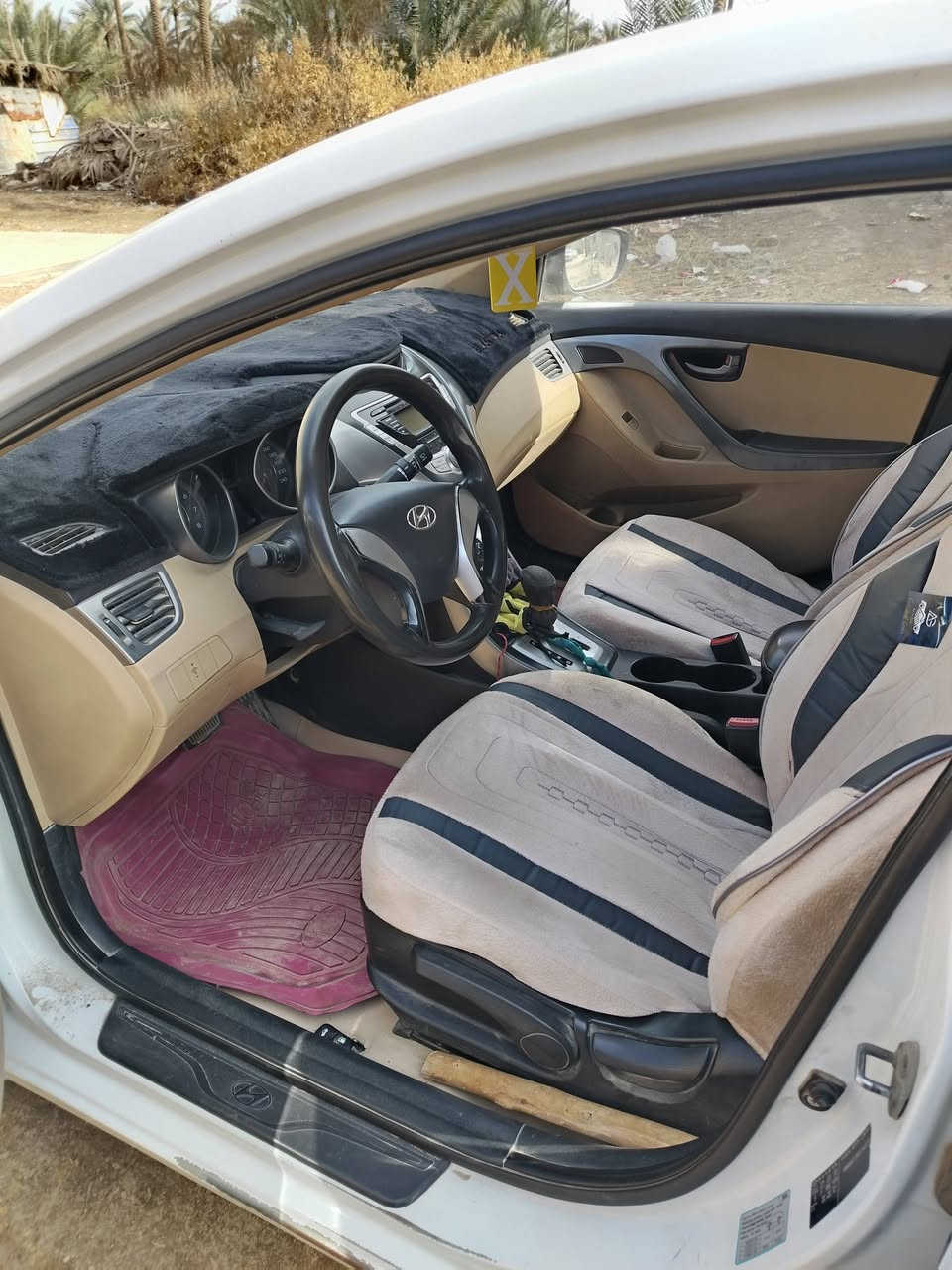 السلام عليكم إلنترا 2012 للبيع سياره جاهزه من تبريد وحداديه ومكينه ومكفوله من الصبغ التبديل بيها فقط مكان بارد كلش بسيط السعر 105 وبيها مجال مكان السياره  /بابل /كفل /بني مسلم الشراي يتصل على الرقم 
رقم الهاتف :***********
