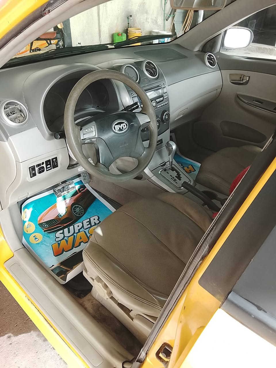 سلام عليكم بي واي دي 2015 مكينه كير تبريد جدد كهربائيات شغاله بأسم بنيه رقم بغداد ما اندل راعيها عندي بس المستمسكات ابيعلك كوم حديد اكفلك سرقه وعشائر فقط 28 وبيها مجال عنوان البصره ***********
