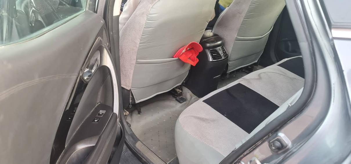 السلام عليكم من رخصت الأدمن ازيره موديل ٢٠١٢ وارد امريكي  فول عده البنرامه رقم بغداد انكليزي تحويل ثاني يوم السياره كير محرك تبريد خير من الله حداد يرادله شويه ترتيب السونار ويه الصور  بيه اربع قطع صبغ ابيع حزام بدون اي دواخل للبيع او المراوس حسب القناعه سعره ٩٠ وبيه مجال قليل مكاني التاجي سبع البور هذا رقمي 
***********
***********
