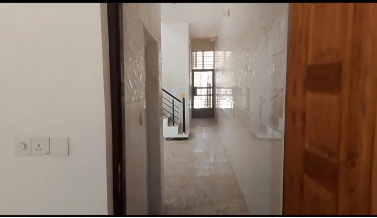 السلام عليكم👋
بيت🏠 للبيع (100)متر Ⓜ️
بناء حديث (2026)محد ساكن بي😎
يحتوي على سقف ثلاثة مترات ونص🛖
العنوان:بغداد🇮🇶الحسينية او حي الزهور!💐
خامس بيت عن الشارع خدمات مسقط🏘️
مقابيل المدرسة الإيرانية السعر 68 مليون💸
وبي مجال للاستفسار يرجى مراسلة هذه الرقم⬇️ 
(***********) او مراسلة صفحة الفيس✍️.
