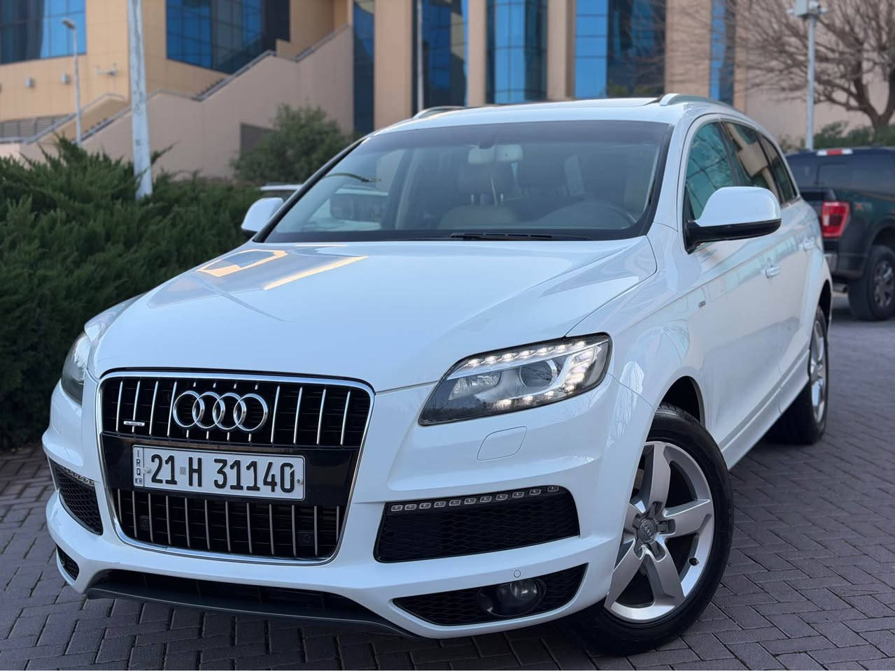 Audi  Q7 S-line Quattro 2013

ارحض سعر بلاش  ١٢٩  ورقه مجال بسيط

سيارة ٧ راكب

مواصفات خليجي  وكالة اربيل٣ بصمه بيلادي موجوده

موديل ٢٠١٣   

محرك سته سلندر V6 3.0L سوبر چارچ محرك بنزين

گير و محرك بشرط كفاله 

-----------------------------------------
مواصفات 
 پانوراما امامي و خلفي  
صندوق شفط 
 بردات جانبية و خلفية
 تحكم ماوس 
    داخل  جلد اصفر
كشنات كهربا
كشنات خزن
تبريد مركزي  
سيدي بوكس  
تبريد مركزي 
حساس خلفي و امامي 
- لايت ليد  
ستيرن تحكم
  تحديد سورعه  
 و بعد هرايا مواصفات
-------------------------------------------
  تخم تاير و  ويل جديد
 صدر ٪؜١٠٠
گیر  ومحرک بشرط ٪؜١٠٠
 سيارة مسيرفسة كاملة ما يحتاج اي مصرف

-----------------------------------
سياره واحد شبر اقل صبغ راس تايرخلفي او شبر بارد راس بك لايت خلفي باقي مابي شي 
     
سيارة احلي بالواقع و مابي اي مصاريف الحمدالله 
-----------------------------------

سعر مطلوب  ١٢٩ ورقة و مجال 

مكان سيارة سليمانية 

***********
***********
*****************************************************
Audi Q7 -S lin Quattro  2013
فول فول موسفات
٣ ريز كوشن
هه ر٣ به صمه ى شه ريكه ى ماوه
٦ بستون سوبر
بانوراما ده بل بانوراما
سنوق شفط
ده رگا كانى به رده يه دواوه
ماوص
كوشن جلد ناو زه رد
كوشن كاره باوخزن
ته بريد مه ركه زى
سيدى بوكس
حاسه بيش و دوا
لايد بك لايت ليد
سوكان فوليوم و تحديد سرعه
مواسفاتى اودي معرو فه...............
گيرومه كينه و ته بريد ساردى و گه رمى به شه رت بى نوقسانيه الحمدلله 
سه نه وى ره قه مى تازه يه به ناوى خومه ته حويل به شه رت
سه ياره كه يه ك به له ى بجوك بوياغى هه يه له كه ل به له يه ك ساردا باقيات به شه رت

سعر مناسب ١٢٩ كه ميك مجال

***********
*********** السليمانية, العراق
