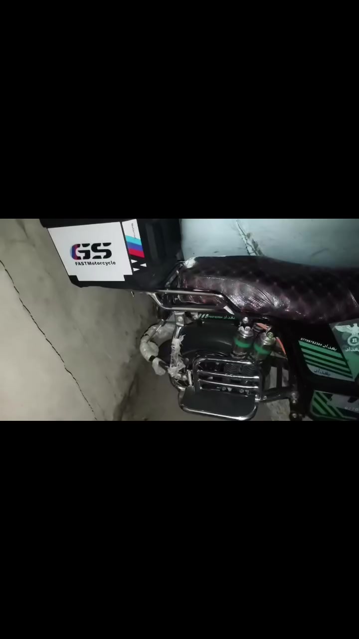 سلام عليكم ماطور، جبلي للبيع نضيف وما بي أي نقص تخم بطاريات 🔋جدد على فحص ما صارلي 5ايام من شديتهن زنون عالي ناصي فدرالية شرطه ويا خوذه سماعات ثنين داخليه وخارجيه تشغيل بمصه  ريموت ثنين ماطور نضيف حيل سعر 725 وبي مجال حك جيه  رقم ***********
