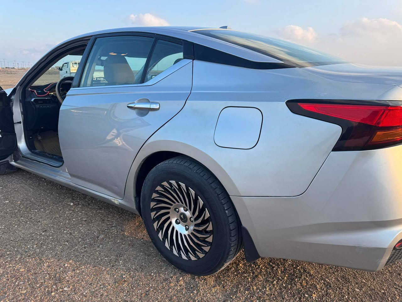 السلام عليكم ورحمة
نيسان التيما 20 للبيع 
فئة S
رقم سليمانيه/المكان /الانبار /عامرية الصمود
الضرر جاملغ خلف السائق مصبوغ
الباب الخلفي مبدل شركه
مستعجل على البيع
السياره نضيفه فول نضافه مكفوله من محرك كير مابيها اي ضرر داخلي
ايرباك سليم بجم كبس
سنويه لعام ٢٠٢٩
هزه الشهر العاشر ٢٠٢٥ تنتهي الشهر العاشر ٢٠٢٦
للاستفسار الاتصال على الرقم ***********
او المراسله على الخاص
