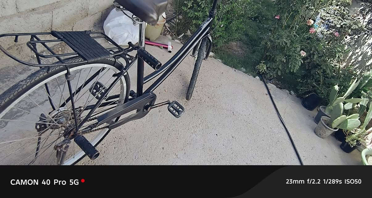 باسكل بناتي  للبيع حجم ٢٦ نضيف كلش كامله غراضه باسكل بلادي كله مختم مكاني الزعفرانيه شراي يتصل ***********
