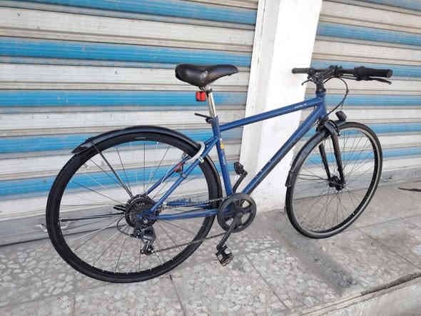 السلام عليكم ورحمة الله وبركاته
بايك موديل سي ٧٠٠  حجم ٢٨ 
باله ياباني وضع حاويه فول  
نضافه فول فول موصفات
ماركه (  فوركس العالميه ) 
  سستم كامل شيمانو
يدات فر شيمانو اصلي 
السعر (  100   الف) 
عكرب ماركه اصلي  شيمانو  
  لون ميمز نيلي طافي 
كير ٧ / ١ شغال سستم كامل 
غير مستخدم داخل العراق
عنوان المحل بغداد شارع الفلاح 
هاتف *********** 
الاستفسار واتساب
