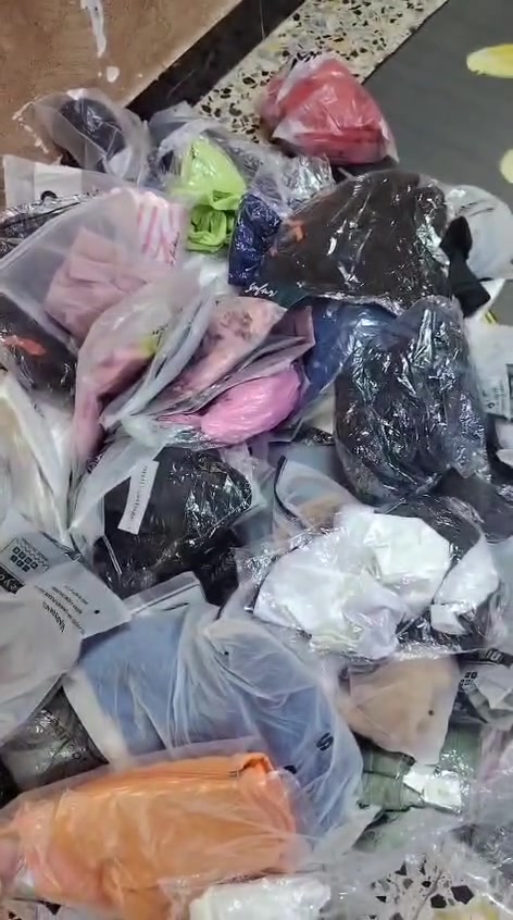التوضيح فقط هاي البنيه ناشرتني وتحجي  عليه بعتهه 129 قطعه ب 100 الف كله جديد هاذا تصوير الفديو مالتهه اني والحمد لله ما اغش بشر 
فه حبيت ارفق مقطع الفديو مالتهه


**إذا كنت صاحب هذا الإعلان وتريد حذفه لأي سبب، رجاءا أرسل رسالة إلى الدعم الفني**