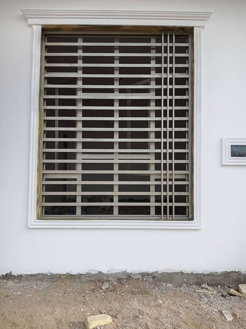 صبغ داخل ميسان بنسب السعار جدران وشبابيك ***********
