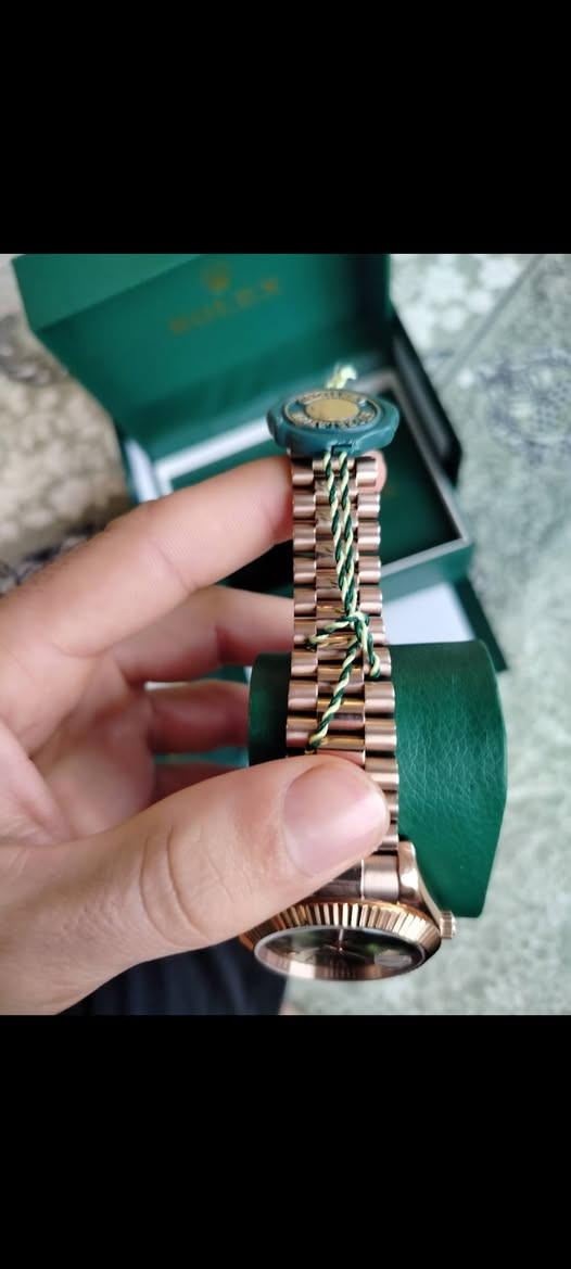 ساعة رولكس، موديل عالمي، من الوكالة السويسرية، لون ذهبي وردي، داخلية خضراء، مزودة بتقويم وساعة أسبوعية، حركة أوتوماتيكية، بشرط بيعها مع الرقم التسلسلي الأصلي، السعر 85 الف دينار.

کاتژمێری کۆمپانیای ڕۆلێکس ، مۆدێلی نیودەوڵەتی وەکالەی نیودەوڵەتی سویسری ،ڕەنگی ڕۆز گۆڵد داخیلی سەوز ، ڕۆژ ژمێر و هەفنە ژمێر ،مەکینە ئۆتۆماتیک ،بە شەرتو زەمان دەیفرۆشین ئەسڵی بێت ماستەر رەقەم یەک بێت ، نرخی 85 هزار دینار


**إذا كنت صاحب هذا الإعلان وتريد حذفه لأي سبب، رجاءا أرسل رسالة إلى الدعم الفني**