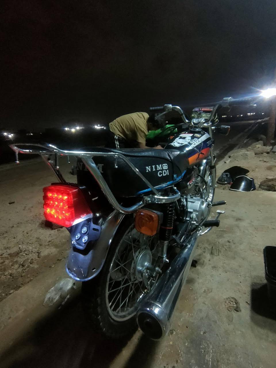 سلام عليكم نامه موديل 26 بعدها زيرو ماماشيه فقط العداد بي كسر بس شغال نازله بشهر  الواحد اواراق سكنر بيهن تلف مكاني شعب حي اور سعر 575
رقم ***********
