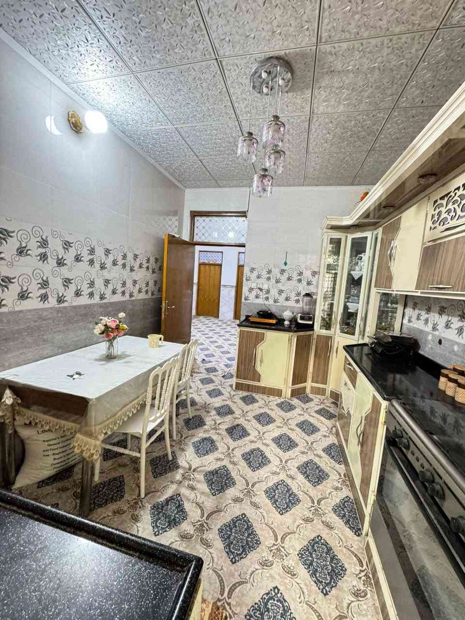 دار للبيع 
حي السلام منطقه الكهرباء 
١٥٠م 
خلف شارع سلام جامعه شارع ١٥ 
طابقين يحوي  اربع غرف نوم و صاله و استقبال و مطبخ و صحيات  بناء ارضيه مرمر قبل ٥ سنوات بناء جناي درجه اولى بصف الركن 
لاستفسار الاتصال 
***********
او مراجعه مكتب الشراع للوساطة العقارية العنوان حي السلام سايدين ابو الدجاج قرب مأكولات شيخون
