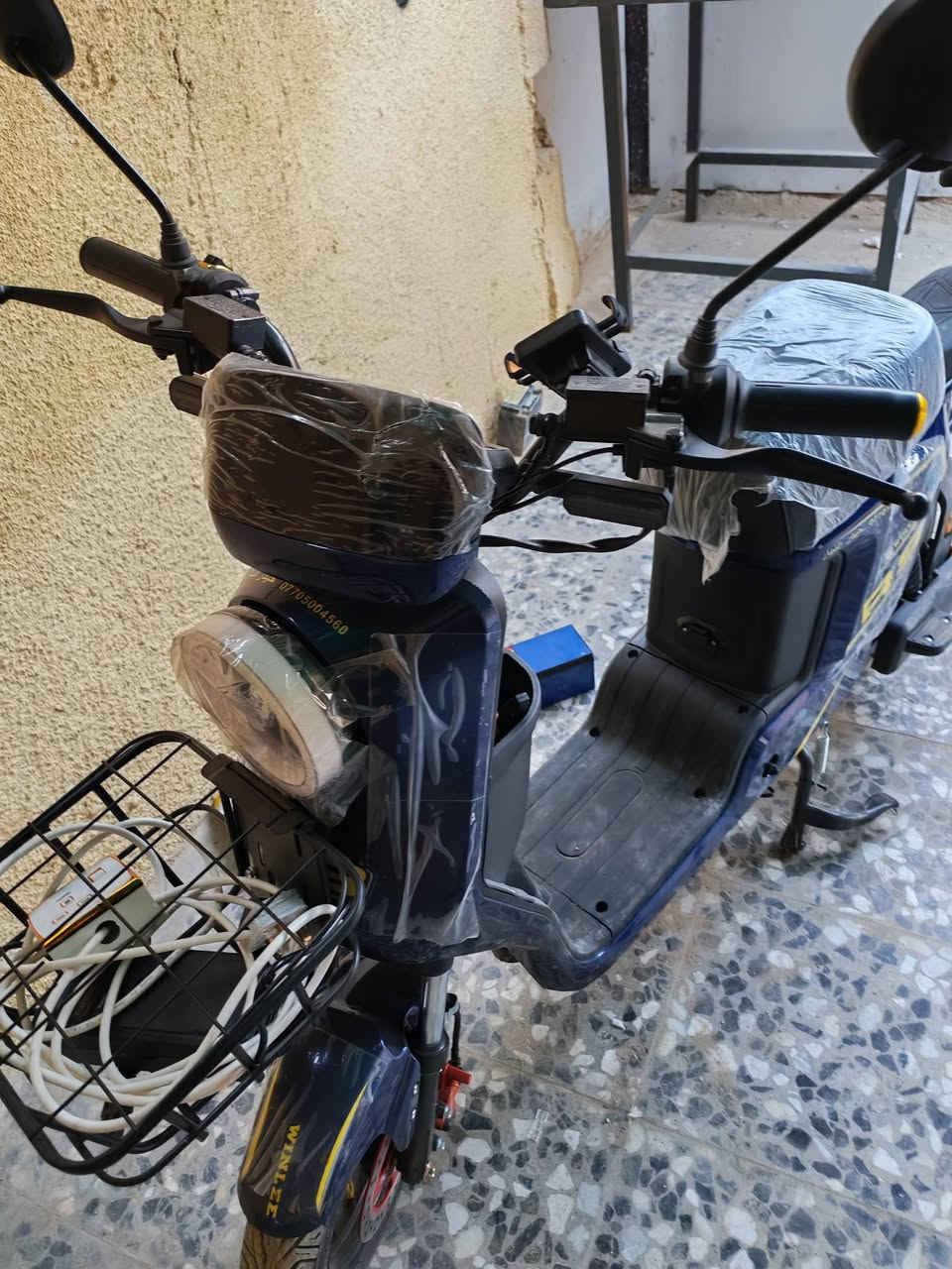 دراجه شحن R9 شركه winlee صارلي شهر من اخذتها بطاريات حجم، كبير ٥جدد دراجه كامله بدون عطلات للبيع فقط بسعر٦٠٠ قفل لان بس البطاريات ب٢٢٠ الف مكاني بغداد زعفرانيه  للاستفسار *********** متواجد واتساب
