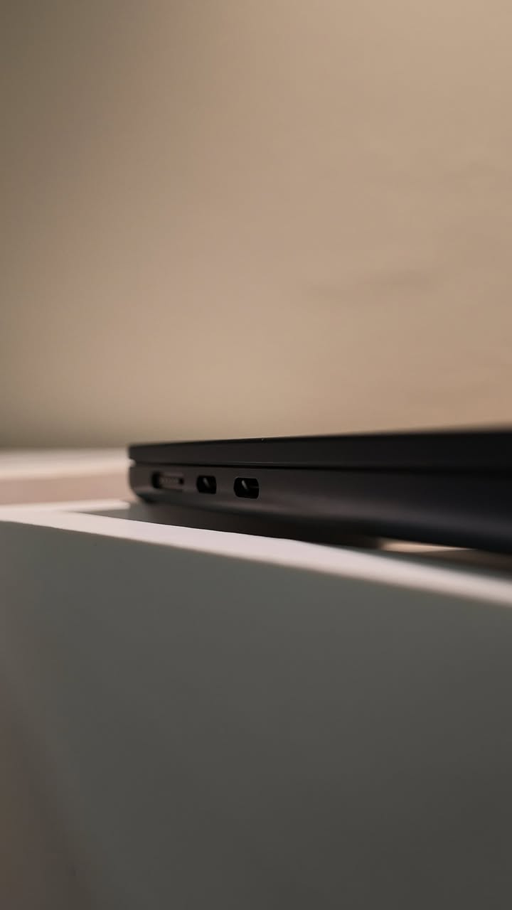 Macbook Air M2
512 GB Hard
8 GB Ram
Battery 100%
Cycle 20
15 inch
Midnight 
1,200,000 IQD
للتواصل 
***********
