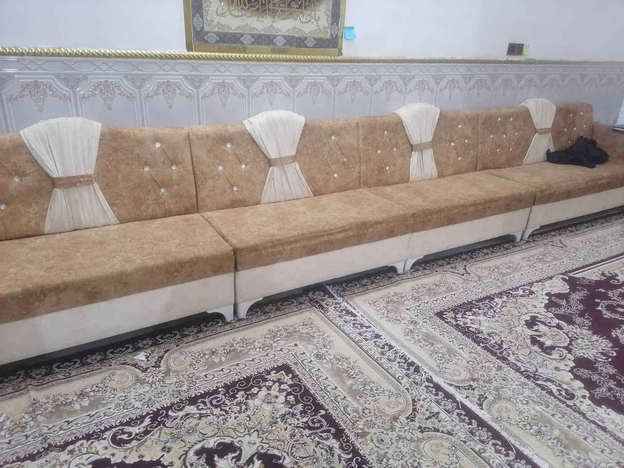 ديوان ١٤ متر يعني ٢٠ مقعد سعره ٤٥٠ الف جدا نظيف عنوان بابل الحمزة الغربي الجمعيه بصف ازياء منتظر موسى للاستفسار *********** واتساب أو مراسلات الصفحه يوجد توصيل
