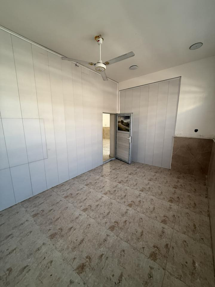 قاعة للايجار المساحة ١٠٠ متر
العنوان /عواشة مقابل اسواق مثنى
للاستفسار 
***********
تصلح عيادة او مكتب او صالون
