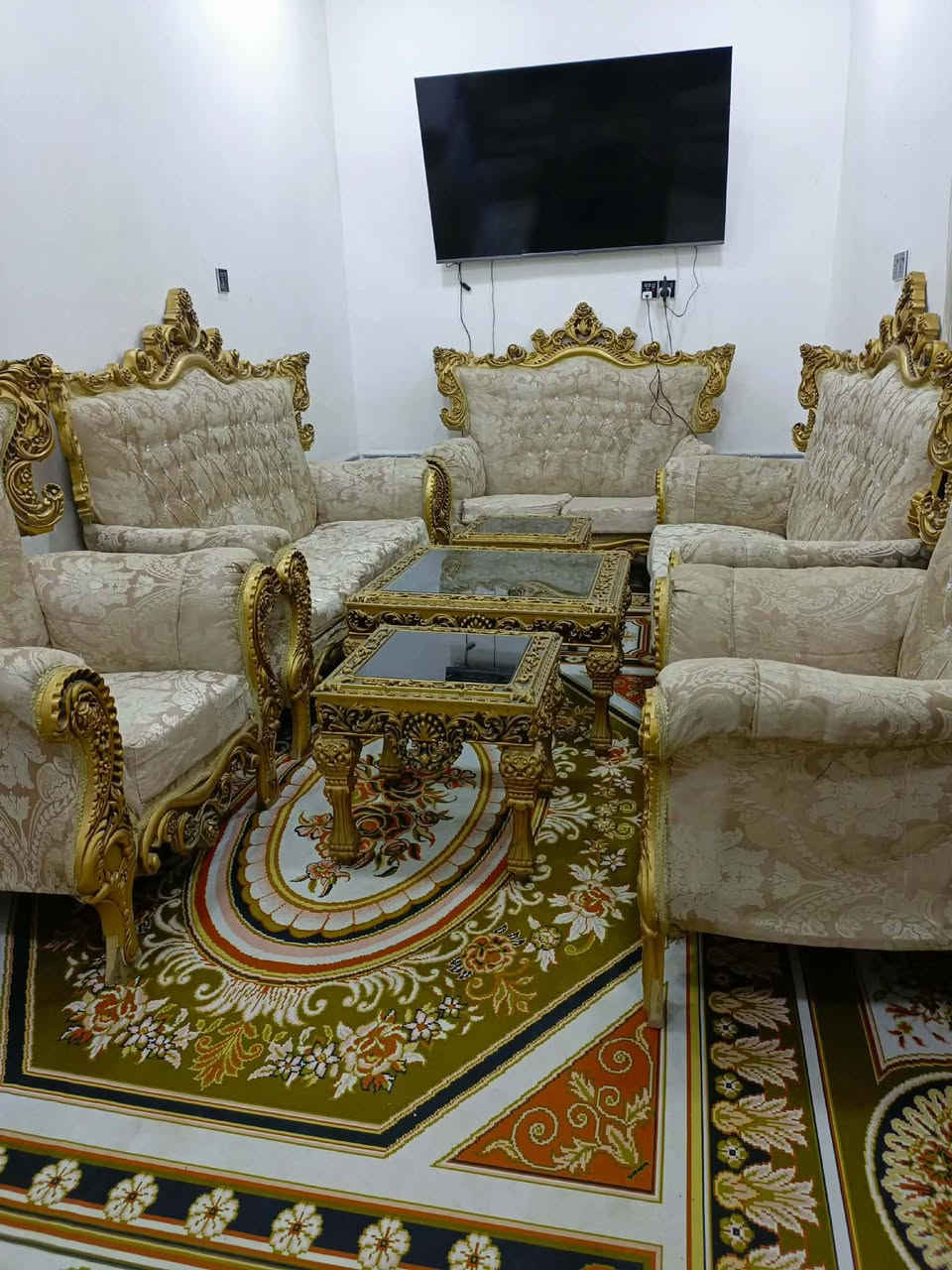 تخم تركي التاج الحفر مو العادي رئاسي 5 قطع 10 نفرات طبلاته كامله ومفرشه جديد كلش زلغ مابي قوه ومتانه استعمال قليل 450 بي مجال قليل الي يريده يراسلني او يتصل ع الرقم ***********.... @الجميع
