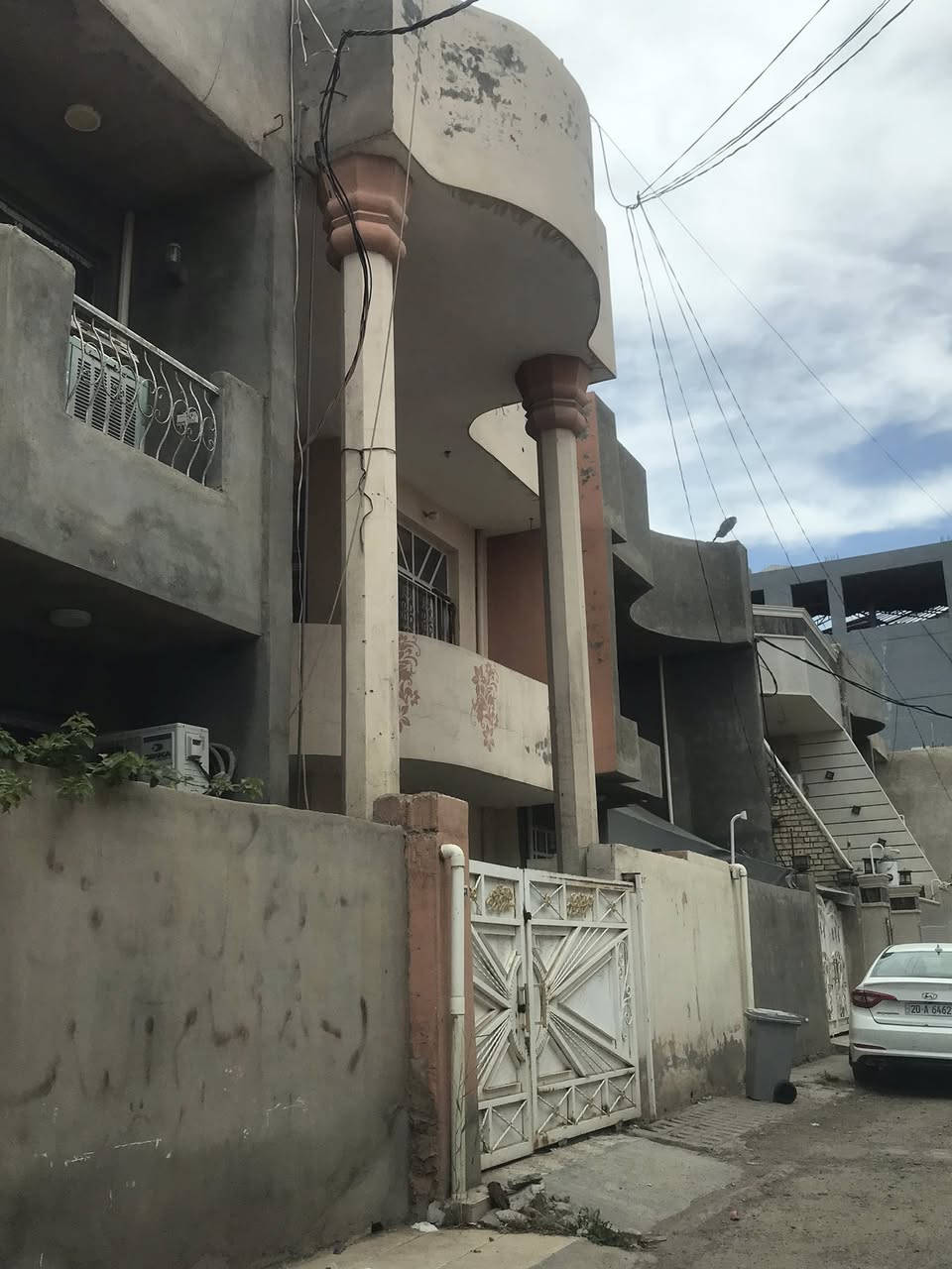 دار للبيع
مساحه..١٥٠ متر 
جنس العقار.. طابو صرف مشاع 
الموقع… بعقوبه حي المصطفى ٧ نيسان 
نقطه داله… خلف المعهد كويا مباشر مدخل الجديد 
حاله البناء…طابقين ٤ غرف نوم مطبخ صاله استقبال كراج 
نسبه النظافه… يحتاج صبغ الدار خارج داخل فقط 

السعر… ((٢٠٠ ))مليون قابل للتفاوض 

الإتصال والتواصل …***********

مكتب النخبه ..
