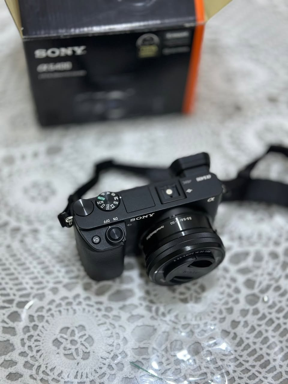 كاميرا sony 6400 الخيار الأمثل لصنّاع المحتوى, اليوتيوبرز، والمصورين الطموحين كاميرا تقدم أداء احترافي يناسب تصوير الأشخاص، المناسبات، السفر، الفلوكات ، والبورتريه .

المواصفات والمميزات: 
جودة صور وفيديو عالية بدقة 24.2MP و4K.  
تركيز تلقائي سريع وممتاز حتى للحركة.  
شاشة مائلة 180° للفلوك والتصوير الذاتي.  
سهلة الاستخدام حتى للمبتدئين والمتقدمين.  
أداء قوي في الإضاءة الضعيفة.
مثالية للتصوير الإعلاني وصناعة المحتوى. 

الملحقات:
عدسة ال 16-50 
وملحقات الكرتون كاملة مع جميع الإكسسوارات الأصلية 
 +بطاريتان مع شاحن
السعر :850 ألف وبيها مجال بسيط.
المكان : النجف فقط
التواصل عبر الواتساب او الاتصال :***********
