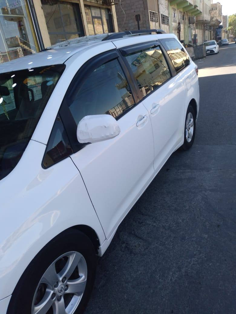 السلام عليكم ورحمة الله
تويوتا سينا موديل 2017 رقم اجره اربيل
ضرر جاملغ امامي اليسره
السعر 175 ورقه وبيها مجال
للتواصل ***********
