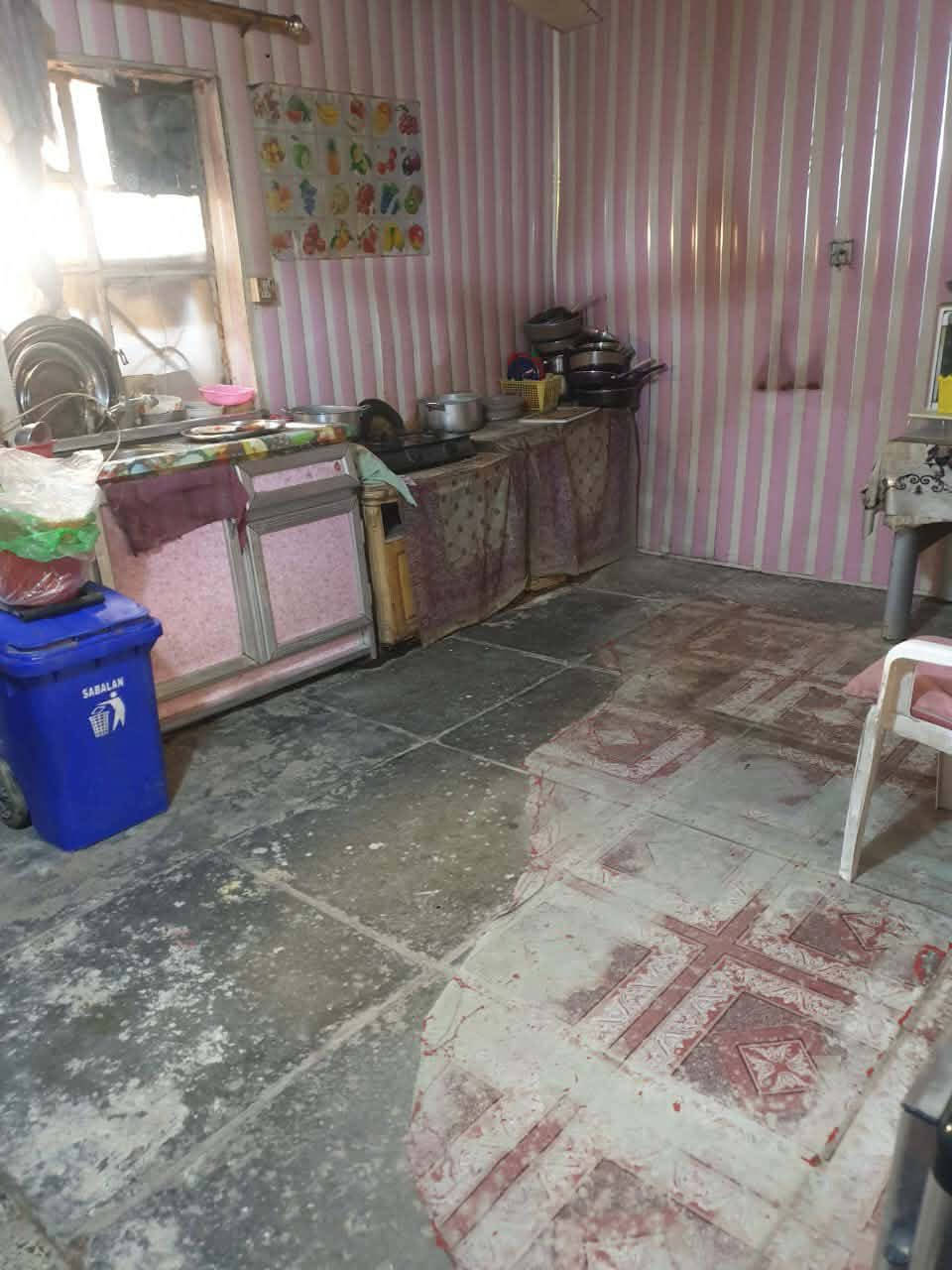 💎 يعرض مكتب الحوت 💎بيت تجاوز في حي الامانة قرب مجسر المهندسين الجديد قرب تقاطع الداخل للبيع المساحة ١٤٠ الواجهة ١٠ النزال ١٤ ونص يحتوي على غرفتين وحمام ومرافق وهول ومطبخ وترك كبير يصلح ان يكون غرفة البيت سقف  سندويش عدا المطبخ والهول عكاده تحتاج ترميم البيت بناء طابوق مجاري رئيسى ميزانية كهرباء الشارع تبليط للاستفسار ***********  (ركز البيت تجاوز)
