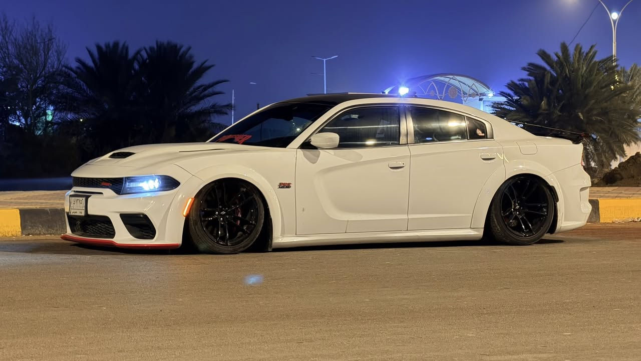 جارجر 2020 سكات باك وايد بدي اصل 6400 السياره خير من الله عليهه شوته وتفريغ وبرمجه مصطفى ايكل ودركه RPM و AFR وجكات S2 بلص من first class ما صار شهر من شديتهن وبوابات كتم صوت
 
حادث السياره جاملغ وبنيد وباب جهة عكس السايق
والباب الخلفي فتح وشد فقط 
السياره ماشيه 36 الف ميل استخدام شخصي يعني مو مال دوس واستعراض 
***********
