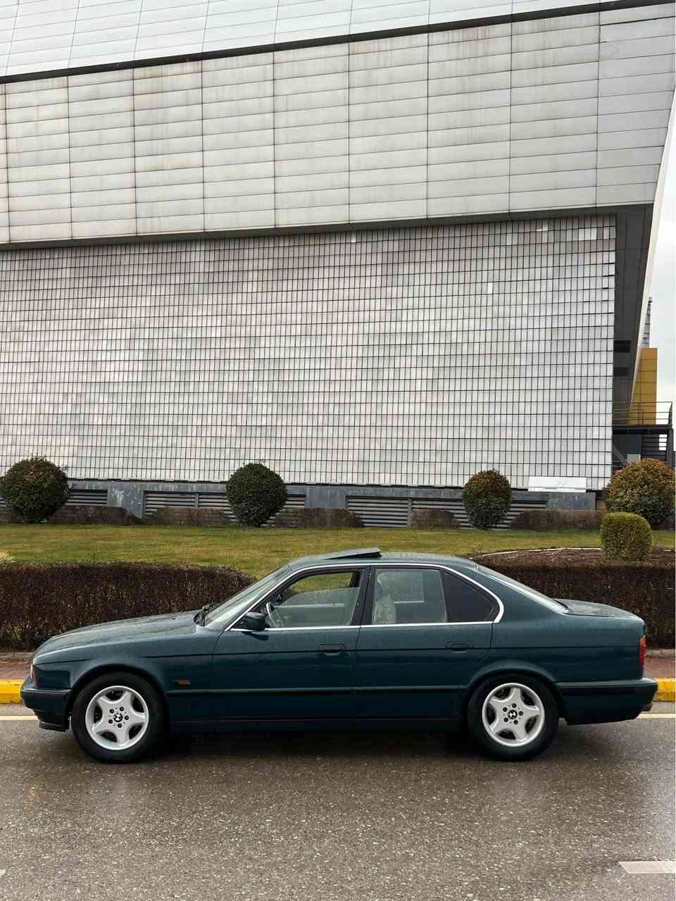 بیئێم بۆ فرۆشتن مۆدیل ١٩٩١ ،مەكینە ٥٢٠ گێڕ ئۆتۆماتیك ،بێ بۆیاخ بێ دەعم و لێدراوی ،٢ جام كارەبا و سلایت ناو زەرد ،هەموو گیانی بیلاد ،گێڕ و مەكینەی هەڵمی نیە بەشەرت، پێش و دوای چركەی نیە ، ئاڕمی پلاستیكی سلێمانی ، موشتەریت تێل بكە لەخزمەتام ، 
سعر -٤٤گەڵا و مەجالێ كەم ـــ *********** السليمانية, العراق
