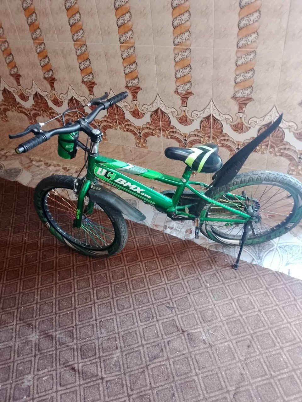 طباخ جديد غير مستعمل حجم كبير السعر 225000 موبايل *********** وبايسكل جديد سعر 55000
