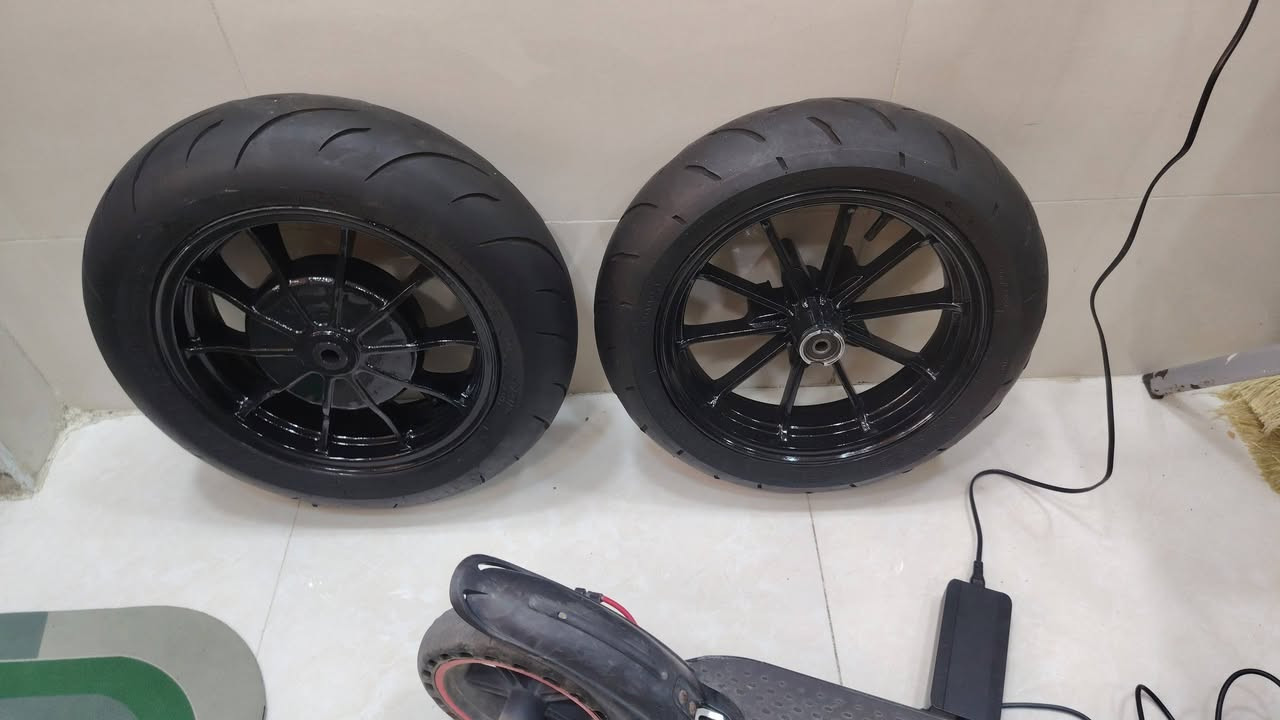 السلام عليكم
ويل كب. RBM سكنس.
 فحل ونثية ولد.
تأيرات MAXXIS اصليات جلاتين.
شراي. يتصل. *********** واتساب. موجود.
