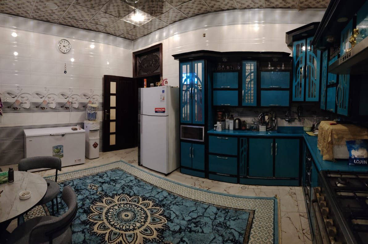 دار للبيع في حي النفط الجديد مجاور لمنطقة ٣٦ شارع السيد.
مساحة ٢٢٠ متراً يطل على شارع عرضه ٢٠ متراً.

طابق أرضي: غرفتان وصالة واستقبال ومطبخ ودورات مياه.
طابق أول: ثلاث غرف وصالة ومجمع دورات مياه.
بناء حديث درجة أولى.

موقع المكتب السماوة إسكان مقابل صيدلية رواد. 

‭٠٧٨٠ ٨١١ ٩٧٦٣
