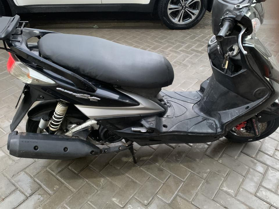 سلام عليكم سكنس فحل كرريه دراجه نضيفه كل فتره ادامه دهن مؤتل بانزين محسن بيه شخوط خفيفه متبين سعره 700وبيها مجال قليله رقم الهاتف ***********
