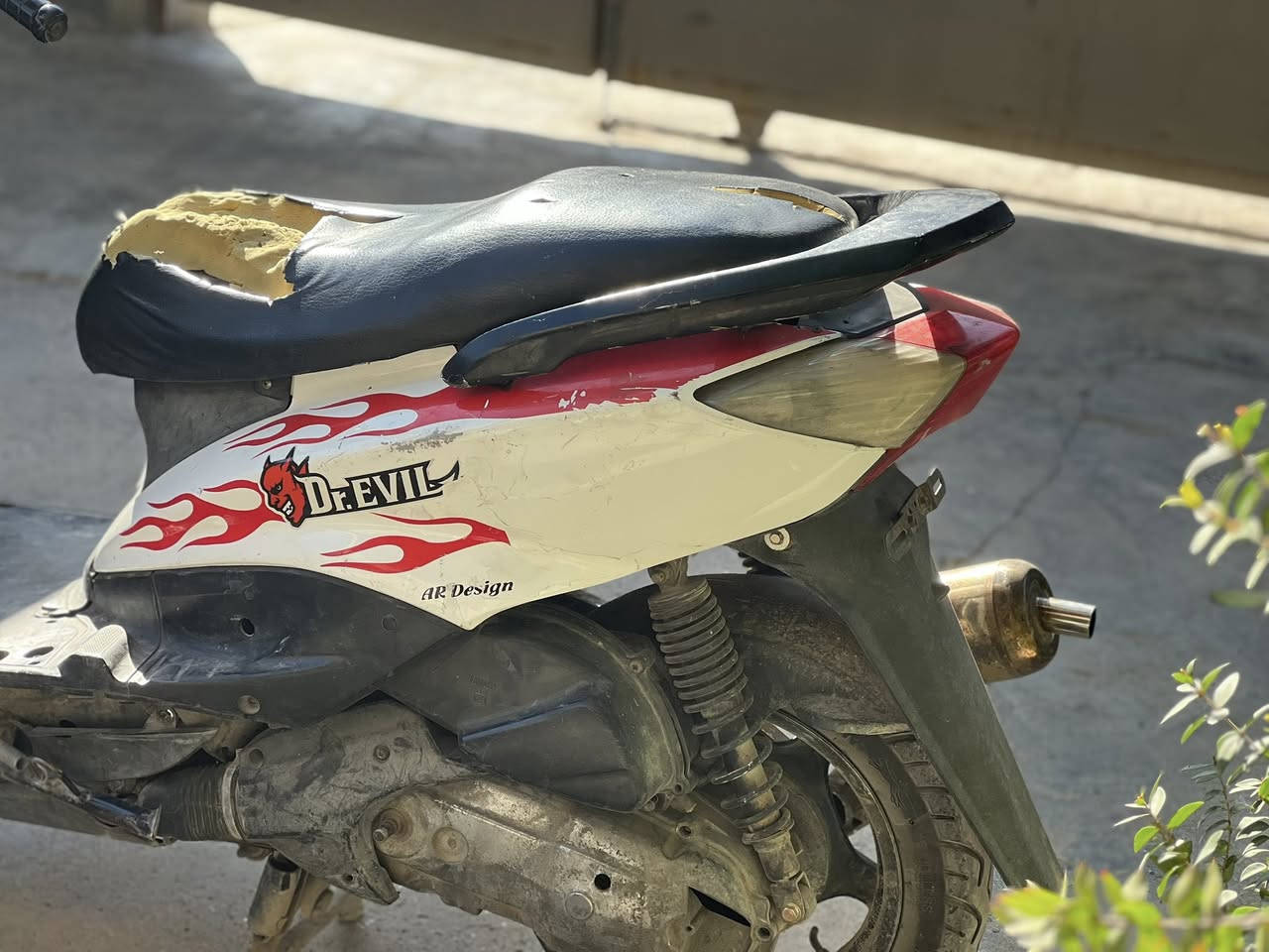 سلام عليكم سكنس نثية للبيع كهربائيات كله شغالة تايرات جدد نكرة سلف الدراجة مكينة بلادي  السعر 475وبيه مجال النتصال *********** المكان بغداد المحمودية
