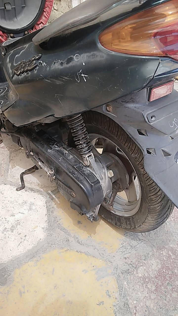 دراجه اكزز ١٠٠ كفر اصلي بس نقص ترايش كهربائية كله شغاله سلف هندر لايت شغال اشاير قفل ستيرن قفل جنطه سعرها ٢٥٠ بيه مجال ***********

