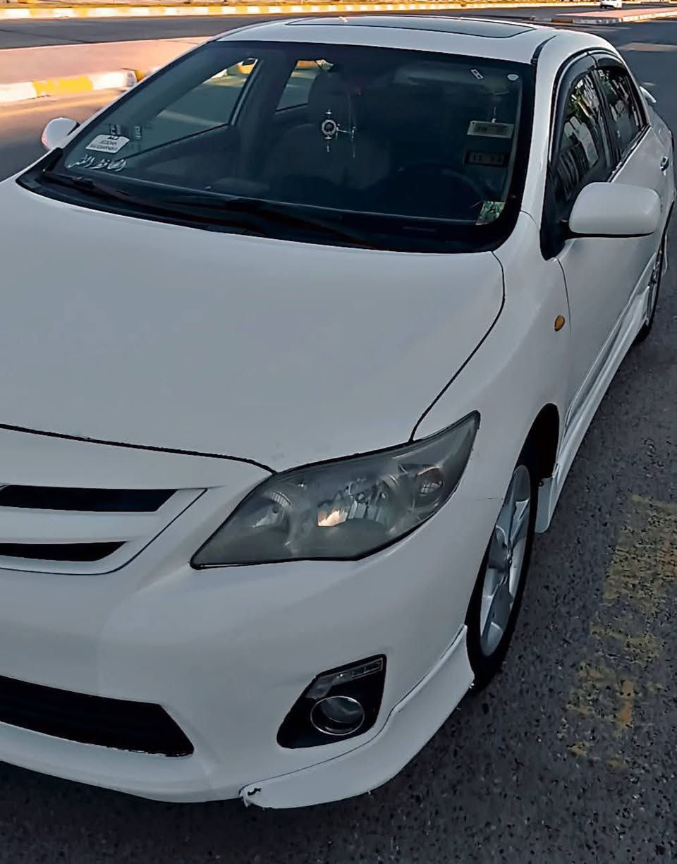 السلام عليكم 
كورلا خليجي S 2013 
 بسمي   1/1 لمتدد
فول الفول 
فتحه سلايت 
ويل 16 
تحكم استيرن 
حساس اصلي 
كت لاحيه اصلي S
داخل صاج اصلي 
محرك 1800 
داخل بيجي 
السياره بيها صبغ ٣ قطع بدون ضرر
رقم بغداد 
السعر ١٢٦ وبيها مجال
مكان السياره فلوجه 
رقمي ***********
