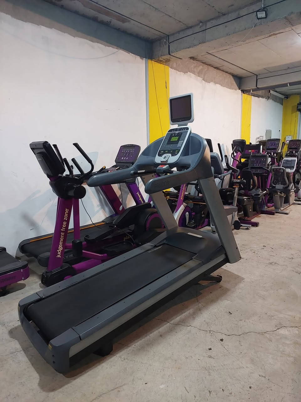 أجهزة جري ماركة بريكور
سعر جهاز 600 دولار 
توصيل موجود لكل محافظات 
*********** واتساب
