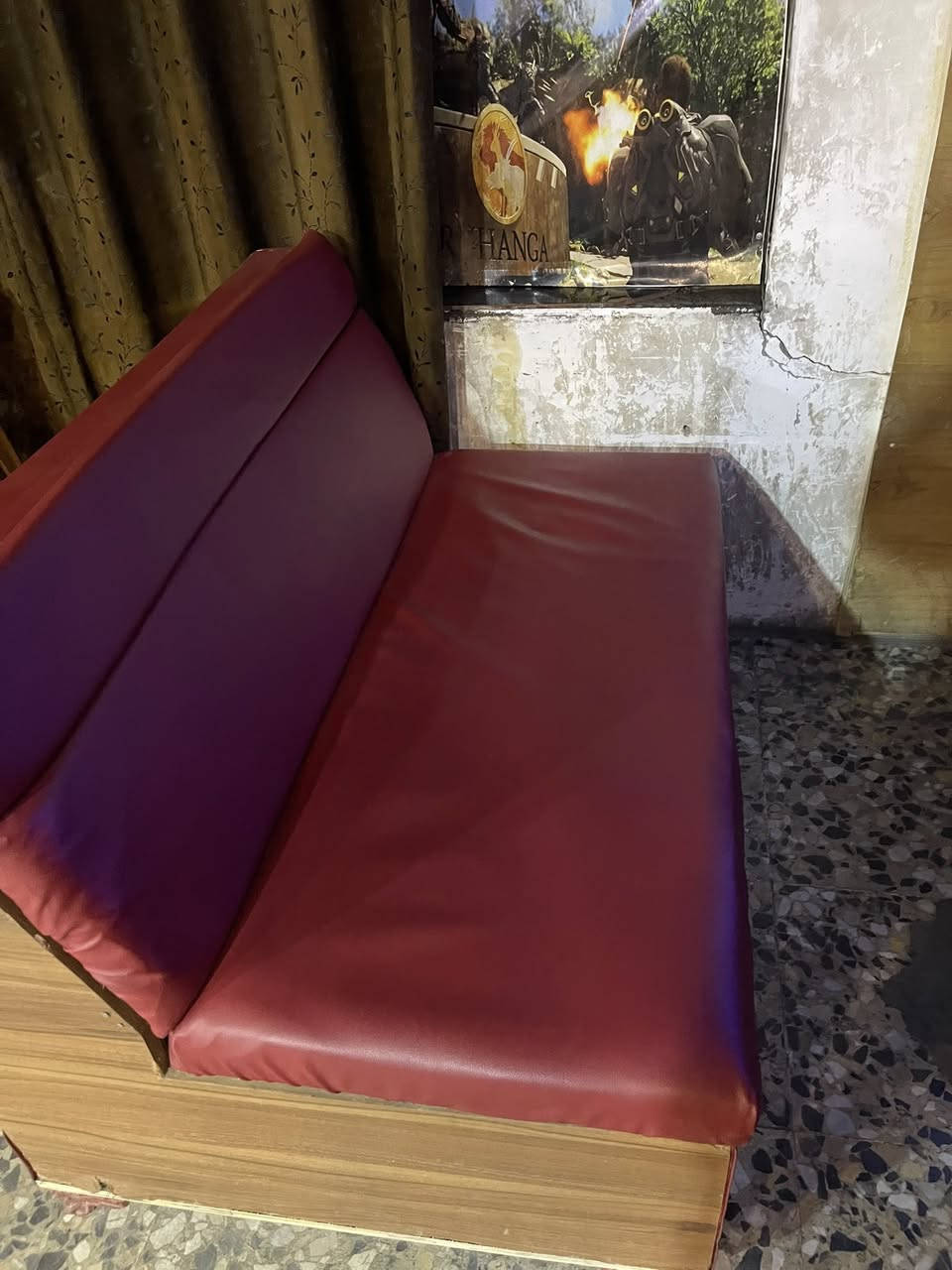 سلام عليكم قنفات للبيع الخشب عدد اربعه الوحدة ب 35 الف تفصال  والقنفات الجلد عدد ثلاثة الواحده ب 55 الف مكاني بغداد مدينه الصدر ***********
