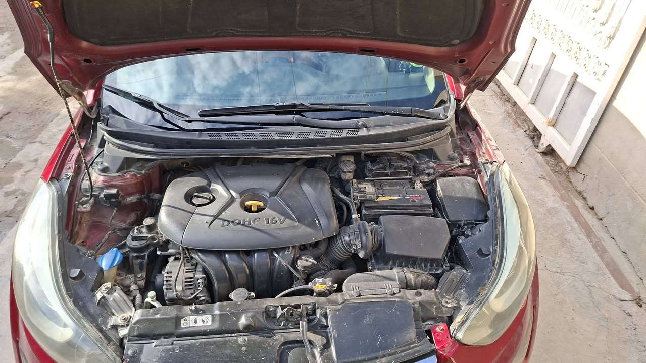 سلام عليكم النترا موديل 16 امركي لون ماروني دم غزال مكفوله من جارد حادثهة جاملغ امامي عكس سائق وبنيد بيهة  ليبل واحد ماعده جاملغ الامامي مكفوله من كص ولحيم فقط وجه شاصي ولغد تعديل بسيط وسونر كدامكم جان بيهة بدايه كازكيت وفتحت مكينه نفضتهة نفض رجعت وكاله وغراض اصليه وعندي وصل ضمان بالغراض وبالمكينه يعني مكينه جديده رجعت كير مكفول مبدله دهن وفلتر سياره مال جناي متعوب عليهة دوشمه وكاعيه جلد وشاشه وكاميره وتحكم جهتين و3 وضيعه قياده تخم تاير جديد ويل عادي اسود سياره جاهزة من كلشي رقم بغداد الجديد سنويه 27 للسعر114 وبيهة مجال ***********
