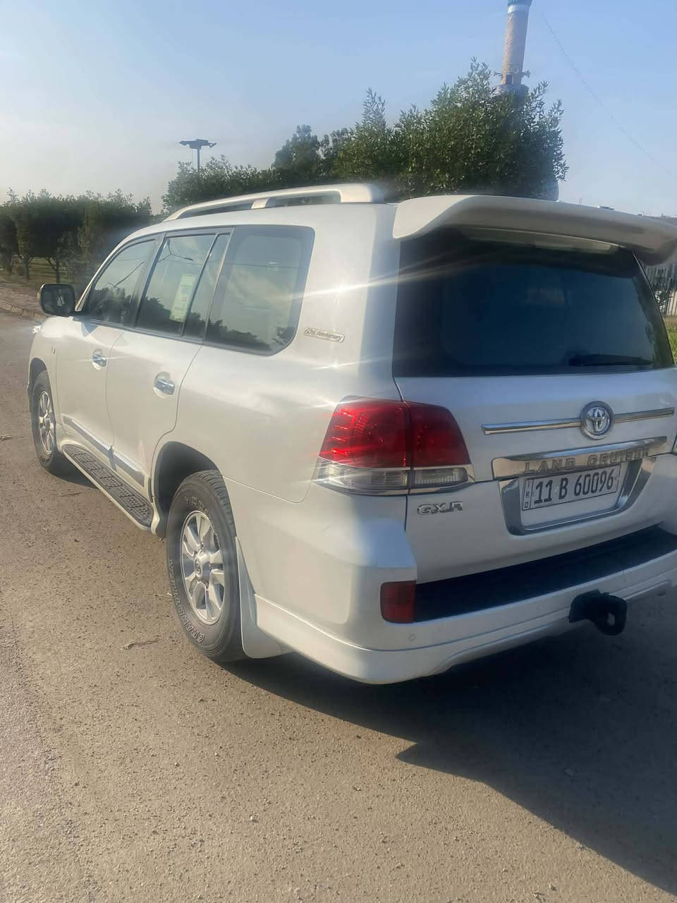 السلام عليكم
لاندكروز موديل ٢٠١٠ رقم بغداد الجديد 
السيارة مقفوله من ضبغ من تبديل بيها بارد على كد اربع أصابع بلجاملغ الامامي السياره ماشيه ٢٢٠ اي نقص مابيها مكان السياره بغداد حي الخضراء 
رقم الهاتف ***********
