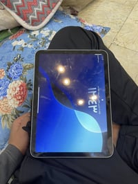 آيباد 10 • ٦٤ • نظيف