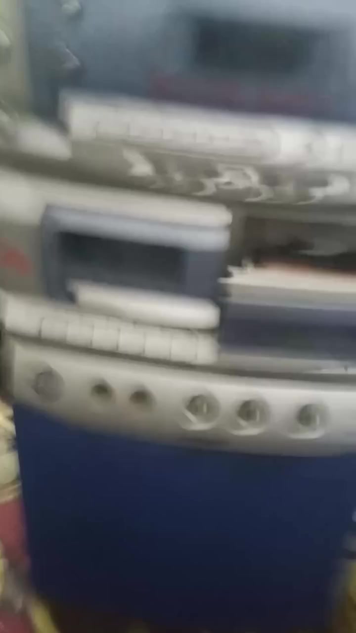 مسجل دبل كاسيت وسيدي سماعات داخليه ارتفاعه اكثر من ٥٠ سم وعرض اكثر من ٣٠سم السيدي ياخذ ٣ اقراص بس عاطل ويشتغل مكبر صوت يستقبل مايكات ٢  السعر ٤٠ الف مع التوصيل


**إذا كنت صاحب هذا الإعلان وتريد حذفه لأي سبب، رجاءا أرسل رسالة إلى الدعم الفني**