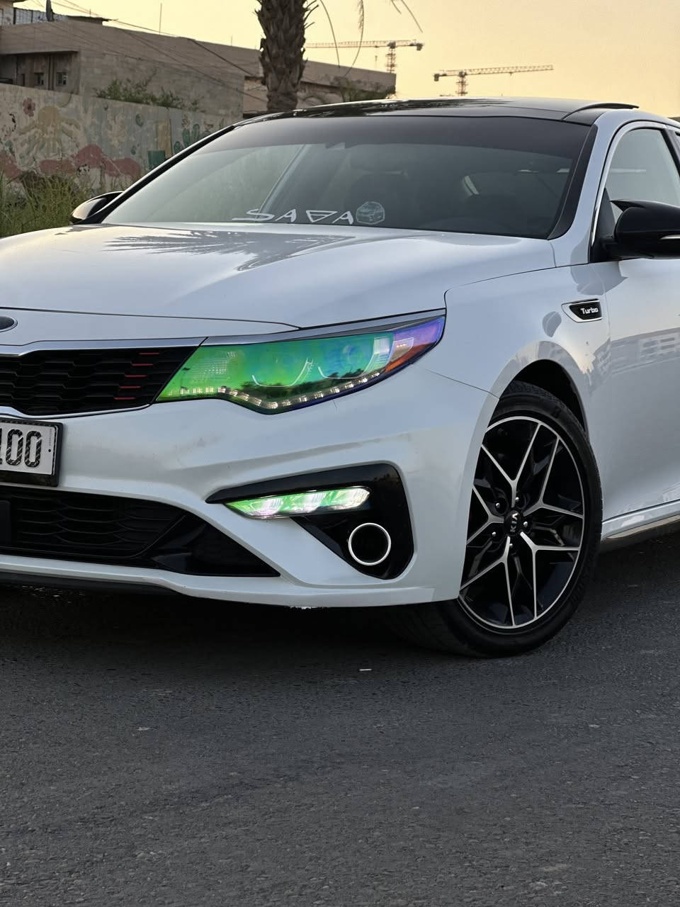 🔥 للبيع الصاروخ | Kia Optima SX 2.0 Turbo 2019 
| أعلى فئة (Full Option)

للبيع كيا أوبتما SX Turbo موديل 2019، أمريكي أعلى فئة السيارة استخدام شخصي ومحافظ عليها جدًا جميع الصيانات بوقتها والسيارة جاهزة   

⚙️ المحرك والأداء

✔️ محرك 2.0 Turbo GDI
✔️ قوة 245 حصان
✔️ عزم 353 نيوتن.متر
✔️ ناقل حركة أوتوماتيك 6 سرعات Sportmatic
✔️ Paddle Shift (بدلات F1 خلف المقود)
✔️ Drive Mode
 (Eco / Normal/ Smart / Sport)
✔️ Steering رياضي يتغير حسب وضعية القيادة
✔️ نظام تعليق SX الرياضي
✔️ دفع أمامي FWD

⸻

🚘 المواصفات الخارجية

✔️ مصابيح LED أمامية كاملة

✔️ عدسات Projector

✔️ LED نهاري DRL

✔️ LED خلفية

✔️ Fog Lights LED

✔️ إضاءة الترحيب عند فتح السيارة 

✔️ مرايا بإشارات LED

✔️ مرايا مدفأة لإزالة الضباب

✔️بانوراما كامله (طكتين) 

✔️ دخول ذكي Smart Key

✔️ تشغيل بصمة

✔️ فتحة سقف بانوراما

✔️ جناح خلفي رياضي

✔️ جنوط رياضية 18 إنج

✔️ حساسات ضغط الإطارات TPMS

⸻

🛋️ المقصورة الداخلية

✔️ مقاعد جلد رياضية SX

✔️ كرسي السائق كهربائي

✔️ كرسي الراكب كهربائي

✔️ تبريد المقاعد الأمامية

✔️ تدفئة المقاعد الأمامية

✔️ تدفئة المقود

✔️ ذاكرة لمقعد السائق

✔️ خزن خلف ظهر المقاعد

✔️ مسند خلفي مع Cup Holders

✔️ مقاعد خلفية قابلة للطي 60/40

✔️ إضاءة داخلية Ambient Light تتغير حسب وضعيات القياده او ثابته تتحكم بيها براحتك 

✔️ إضاءة تفاعلية مع حركة المقود والإشعارات

✔️ مراية وسطية تعتيم أوتوماتيك Auto Dimming

 ✔️ سايد بريك بصمه 

✔️ عدة منافذ USB

✔️ منفذ AUX

✔️ بلوتوث وابل كار بلي واندرويد اوتو 

 ✔️مرأه جانبيه قلابه 
⸻

📺 النظام الترفيه

✔️ شاشة لمس 8 إنج

✔️ Apple CarPlay

✔️ Android Auto

✔️ أوامر صوتية

✔️ كاميرا خلفية بخطوط متحركة

✔️ نظام صوت Harman Kardon Premium

✔️ 12 سماعات مع Amplifier وSubwoofer أصلي

⸻

🛡️ أنظمة الأمان

✔️ رادار المحافظة على المسار Lane Keep Assist

✔️ تنبيه الخروج عن المسار

✔️ رادار النقطة العمياء Blind Spot Detection

✔️ تنبيه حركة السيارات الخلفية Rear Cross Traffic Alert

✔️ رادار الاصطدام الأمامي

✔️ فرملة طوارئ تلقائية

✔️ مثبت سرعة ذكي

✔️ قيادة شبه ذاتية على الخطوط  

✔️ Auto Hold

✔️ Electronic Parking Brake

✔️ ABS

✔️ EBD

✔️ ESC

✔️ Traction Control

✔️ Hill Start Assist

✔️ 6 Airbags

⸻

❄️ التكييف

✔️ Dual Zone Climate Control

✔️ فتحات تكييف خلفية

✔️ فلتر هواء للمقصورة

⸻
التزويد الي على السياره 

✅ Upgraded Intercooler (كولر أكبر)

✅ Racing Fuel Pump

✅ Catch Can

✅ Spectre Cold Air Intake

✅ HKS Blow Off Valve

✅ NGK Iridium Spark Plugs

✅ تفريغ الوسطيات

⸻

✨ مميزات إضافية

✔️ السيارة محافظة عليها جدًا

✔️ استخدام شخصي

✔️ جاهزة للفحص

✔️ لا تحتاج أي مصروف

✔️ رقم مميز (27100)

السياره جاهزه على اخر حبه وترايها للبصره 
والسياره قوية بشكل مو كلام ومصروف عليها متعوب عليها يعني 
ادامه كامله مسويلها 
تخم تاير جديد بريجستون
بطاريه جديدة
السياره متصرف عليها ربع دينار 
ومن ناحيه دوانص انسى شي اسمه دوانص او نوك مابيها نهائييياً 
السياره حادثها 

جاملغ خلفي جهه السايق صبغ فقط بجم السياره كبس شرط 

سعرها 165ومجالها كلش بسيط مكان عامريه بغداد للإستفسار ***********
